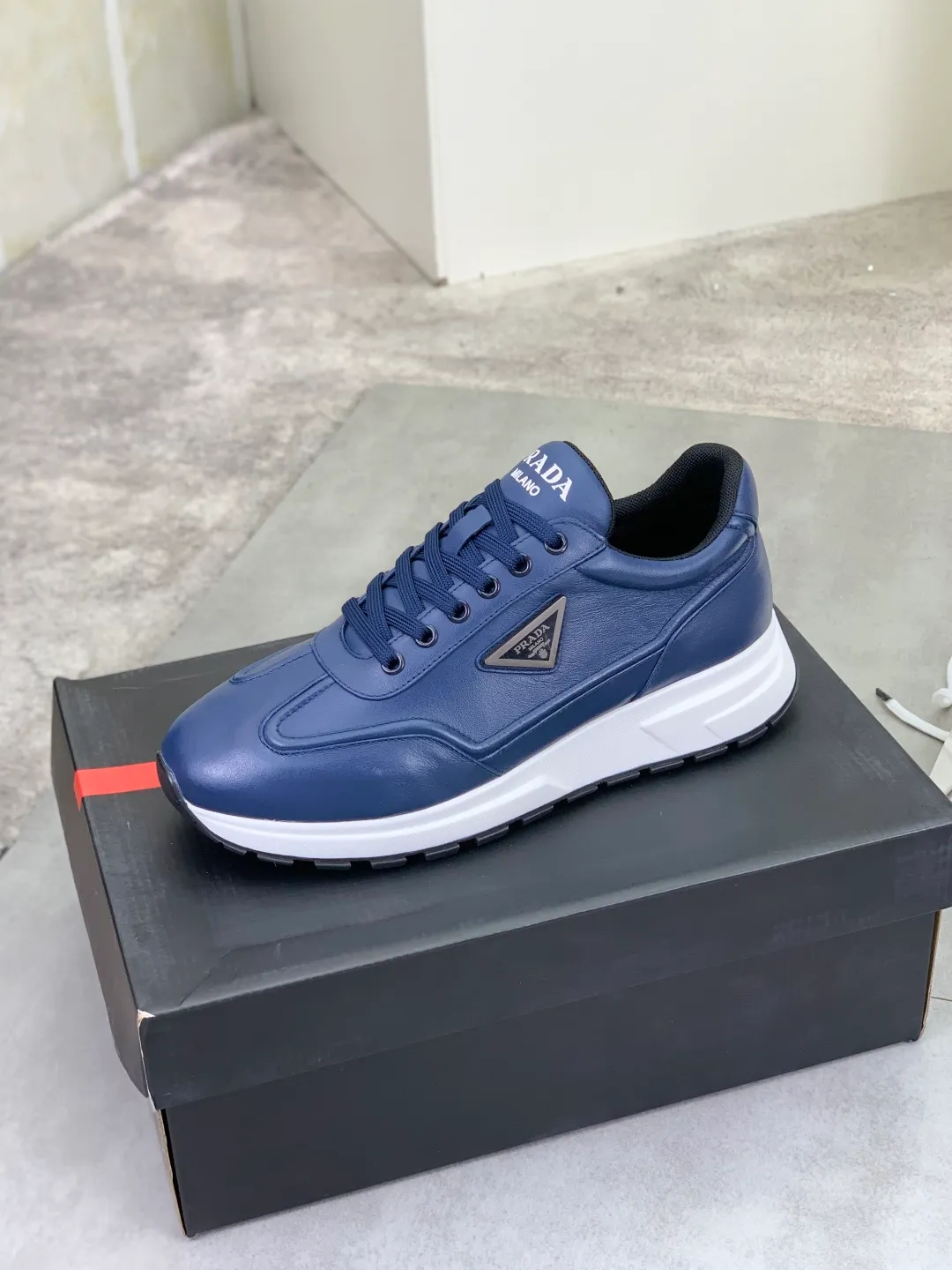 Men's men's shoes P600 💰[actual price] top quality, new popular models on the official website, timeless for a century, 🆘 The trendy brand (Prada) mainly promotes popular models, avant-garde and versatile fashionable men's shoes, privately molded, with cowhide splicing and 1:1 oil edge treatment... fashionable and simple, original imported cowhide with python skin, cowhide leather lining for feet; the atmosphere and personality are more fashionable, eye-catching and pursuing class. It will subvert the old idea and be a must-have for fashionistas who want to spend time with you! Must keep it! High-end comfortable and low-cost, high-end quality workmanship. Size: 38-45 4️⃣ colors available. full package